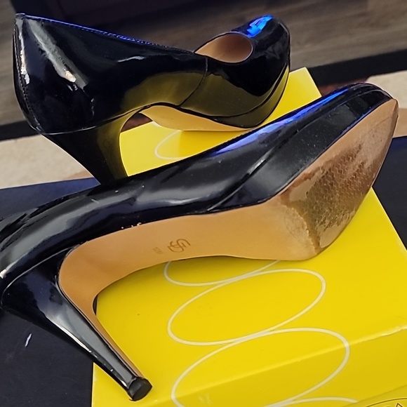 Shoes - Picture 4 of 4